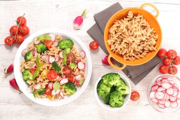 pasta salad with broccoli and tomato