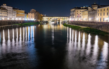 Fototapeta na wymiar Firence, Ponte Veccio at night