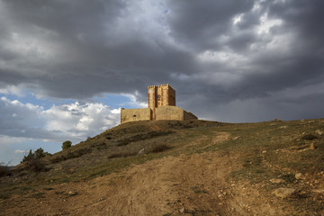 Obraz premium Torre de Aragón antes de la tormenta