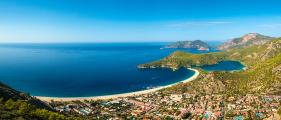 Naklejka premium Laguna Oludeniz w widoku morza krajobraz plaży