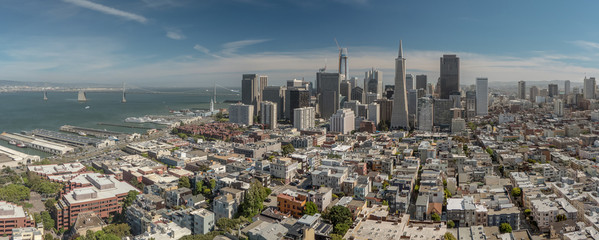 Fototapeta na wymiar San Francisco Downtown Panorama from Coit Tower 