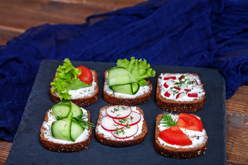 Sandwiches with vegetables. Cucumber, radishes, lettuce and lettuce. The concept of food and vegetarianism.