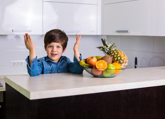 Little boy with a bowl of fresh fruits