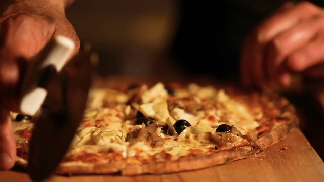 d&eacute;coupe d'une pizza 