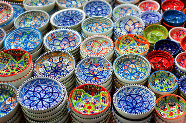 Fototapeta na wymiar Many traditional asian handpainted porcelain bowls on a market stall