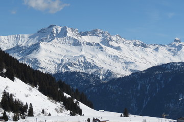 Fototapeta na wymiar Rhône-Alpes - Savoie - Les Saisies - Montagnes enneigées