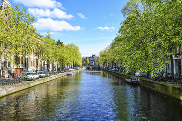 Fototapeta na wymiar Beautiful canal in Amsterdam, Netherlands