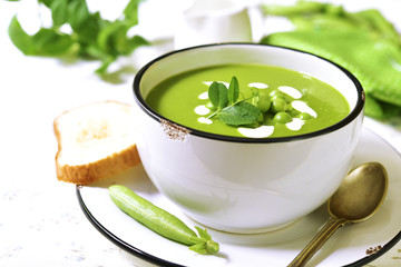 Green pea creamy soup.