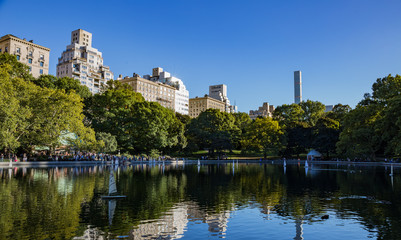 Fototapeta na wymiar Central Park lake