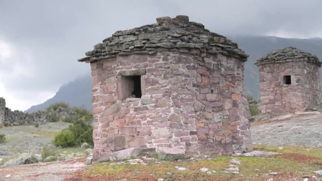 Mountain village ruins, Chullpas, Marcahuasi - 4
