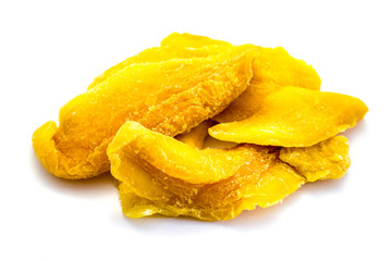 Getrocknete Mango isoliert freigestellt auf weißen Hintergrund, Freisteller