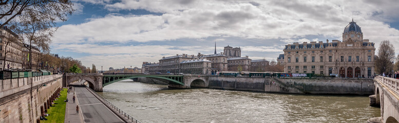 Obraz premium vue générale quais de Paris