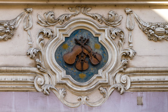 Insegna dei tre violini
