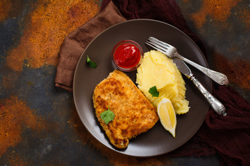 Turkey schnitzel with mashed potatoes