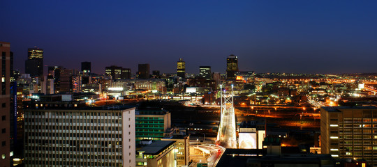 Fototapeta premium Nocna panorama Johannesburga