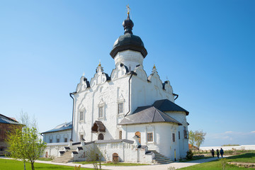 Fototapeta na wymiar Cathedral in honor of the feast of the Assumption of the Blessed Virgin Mary in Sviyazhsky Sviyazhsky Theotokos-Assumption Monastery male monastery. Tatarstan, Russia