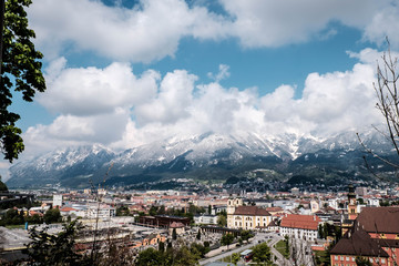 Fototapeta na wymiar Innsbruck im Blick vom Bergisel