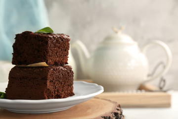 Stump with pieces of delicious chocolate cake on table