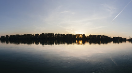 Obraz premium landscape on the river at sunset