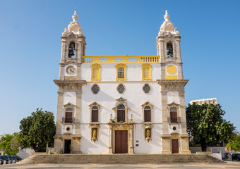 Fototapeta na wymiar Igreja do Carmo in Faro