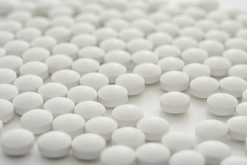 白い錠剤
