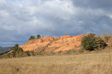 Terres ocres ou marnes dans les Corbières, Aude dans le sud de la France