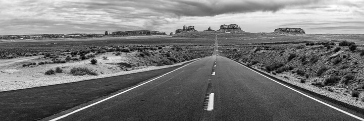 Road into Monument Valley Tribal Park in Arizona