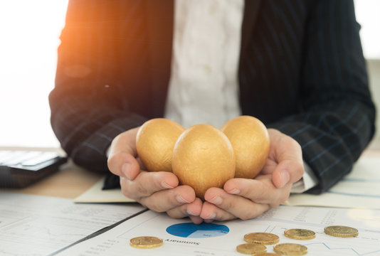 Funds manager offer golden egg to investor and the report analyzes the return on the stock market, calculator on desk. Concept of growth investment portfolio.