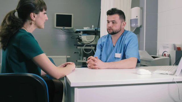 A young woman consults a doctor about gastroscopy 4k