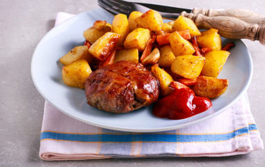 Roasted beefsteak wrapped in bacon strips