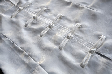 Robes et chemises traditionnelles vietnamiennes en soie