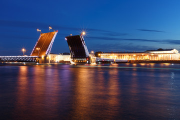 Fototapeta na wymiar White nights. View of Neva river and raised Palace Bridge in St.Petersburg, Russia.