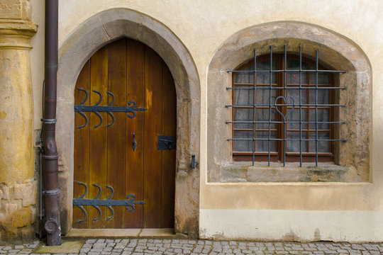 Tür und Fester der Georgenburg auf der Bergfestung Königstein