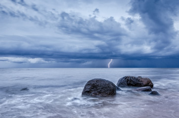 Fototapeta na wymiar Seascape. Storm clouds gathering over the rocky beach.