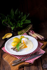 asparagus with wild garlic and poshed egg