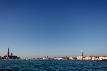 Fototapeta premium Arriving in Venise