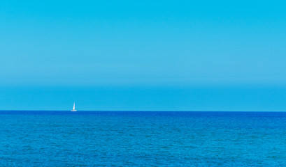 Obraz premium Boat alone in the sea