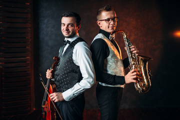 Saxophonist with sax and violinst with violin duet