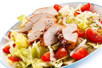 Green salad with grilled chicken fillet 
