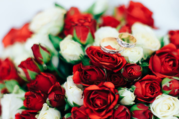 wedding buckets red roses with wedding rings