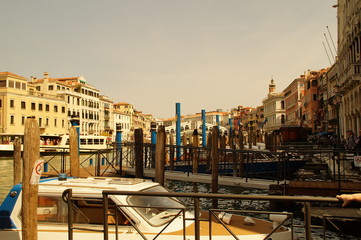 Eindrücke von den Wasserstraßen in Venedig / Italien