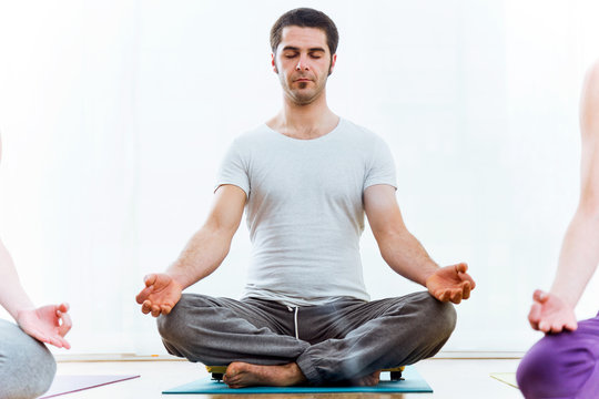 Sukhasana (Easy Pose) Benefits, How to Do & Contraindications by Yogi  Sandeep - Siddhi Yoga - YouTube