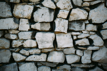 the use of natural stone for masonry walls