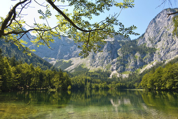 Fototapeta na wymiar Berglandschaft mit See