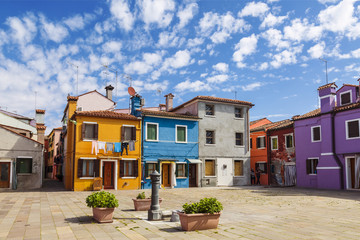Fototapeta na wymiar Bright colorful houses on Burano island on the edge of the Venetian lagoon. Venice, Italy