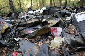 Déchets laissés dans la nature