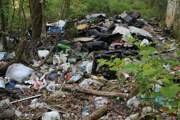 Déchets laissés dans la nature