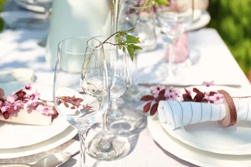 Papier Peint photo autocollant Pique-nique Table setting with floral decor