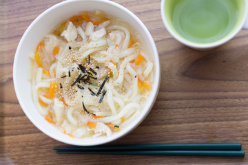 昼食イメージ　うどん
