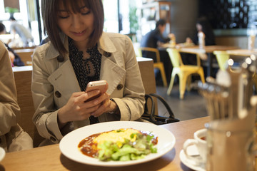 Women are shooting lunch with a smartphone